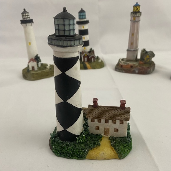 Tradewind Bay By the Shore Polystone Black and White Harlequin Lighthouse - Picture 1 of 9